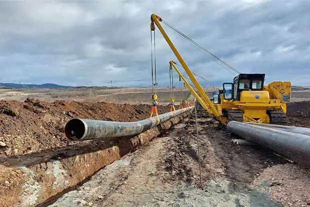 Pipeline construction for oil transportation